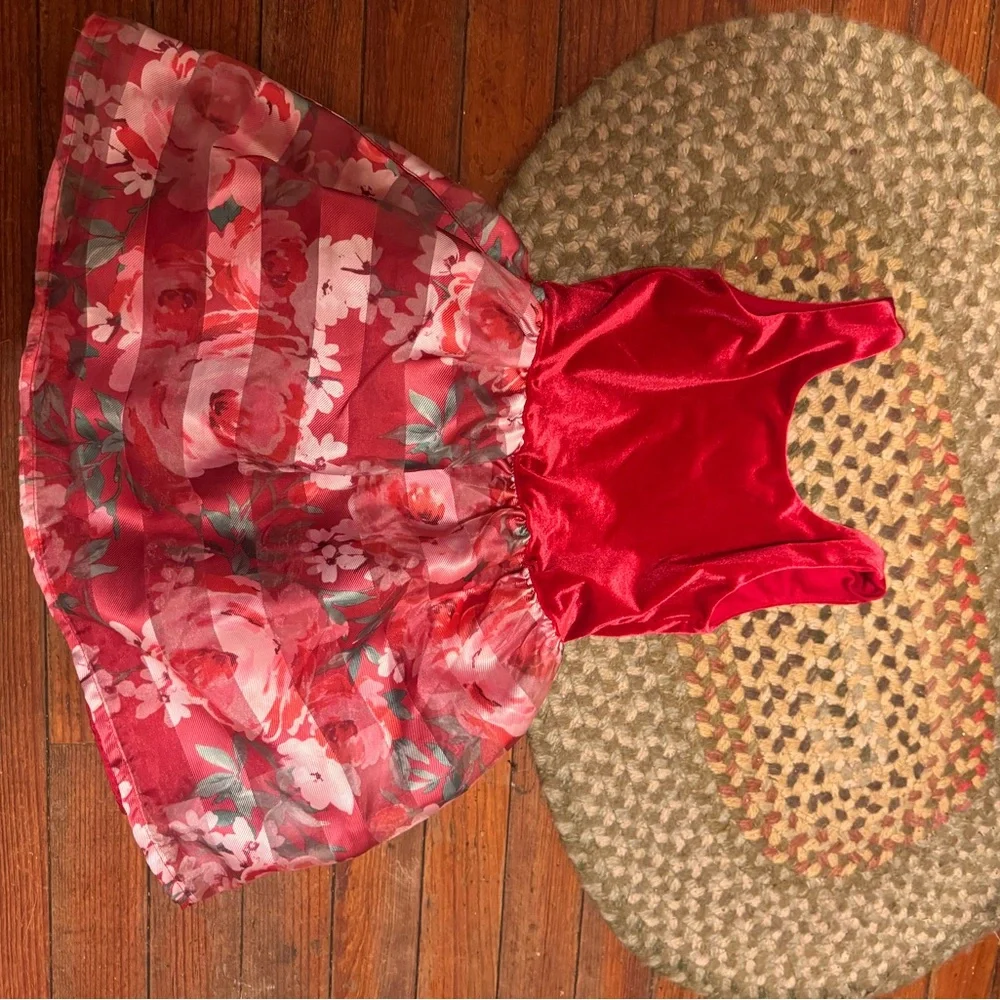 Beautiful holiday  Red floral Dress by the children’s place size 4T